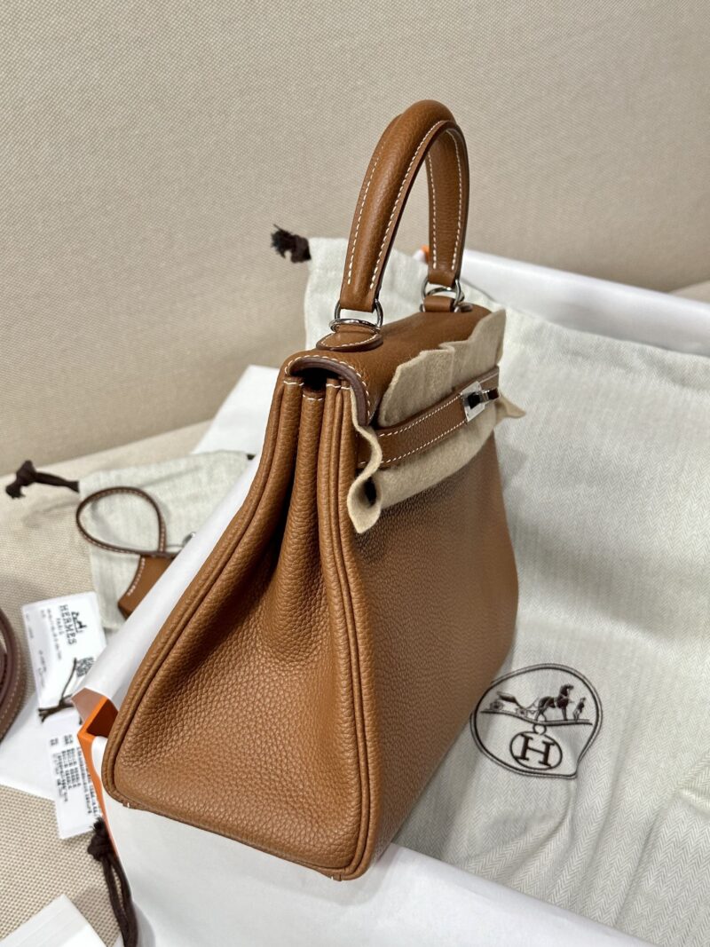 Hermès Kelly 25 Togo Gold Gold Hardware - Image 5