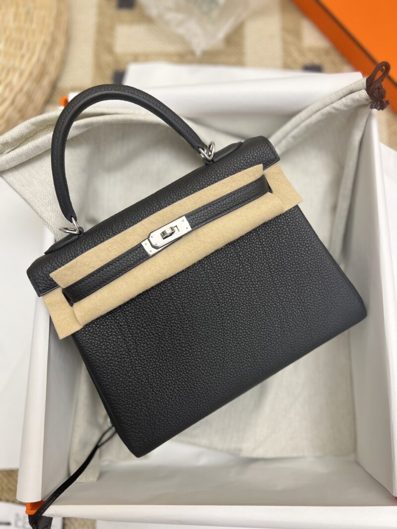 Hermès Kelly 25 Togo Noir Silver Hardware - Image 2