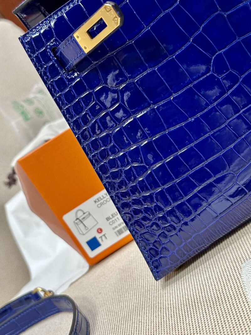 Hermès Kelly 25 Shiny Porosus Blue Electric Gold Hardware - Image 13