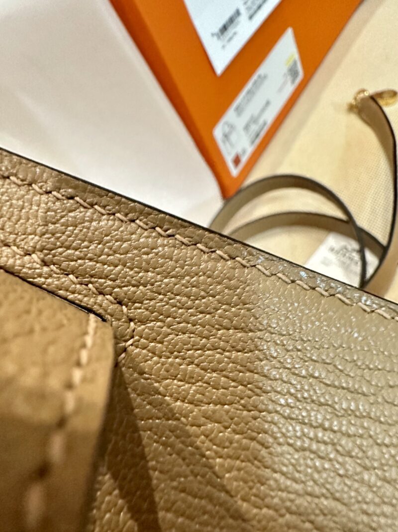 Hermès Kelly 28 Chevre Biscuit Gold Hardware - Image 13