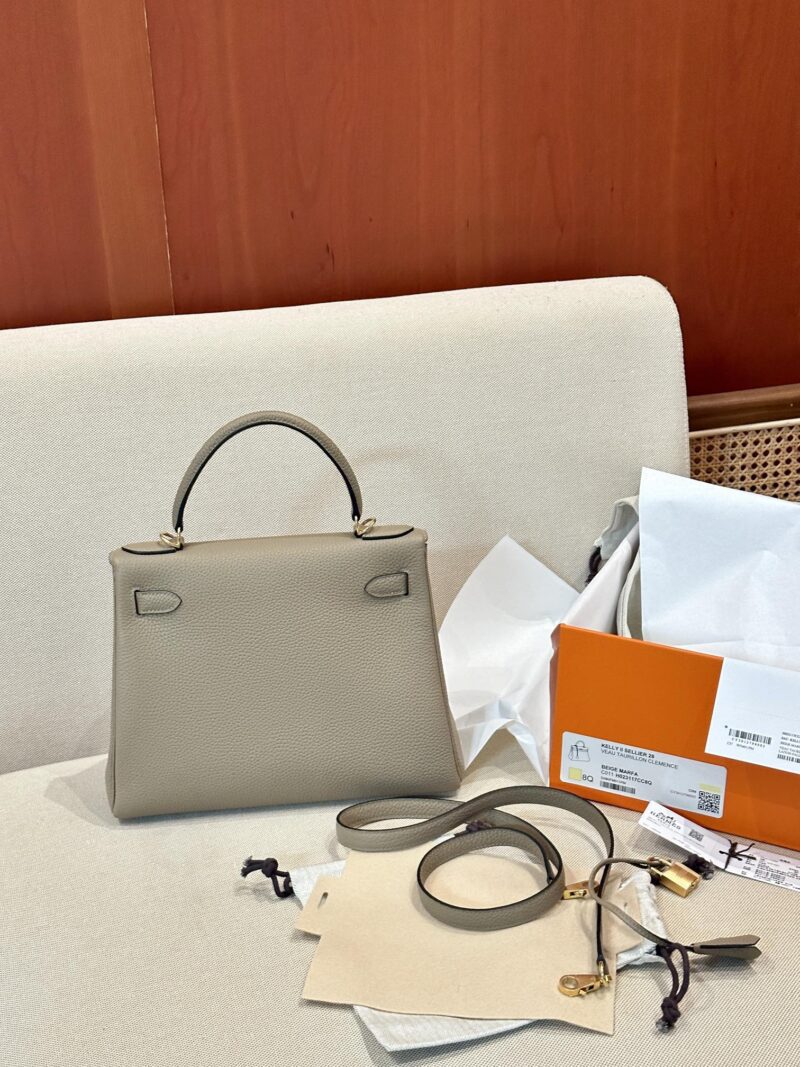 Hermès Kelly 28 Taurillion Clemence Beige Marfa, Gold Gold Hardware - Image 8