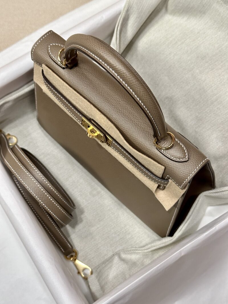 Hermès Kelly 25 Epsom Etoupe, Gold Gold Hardware - Image 2