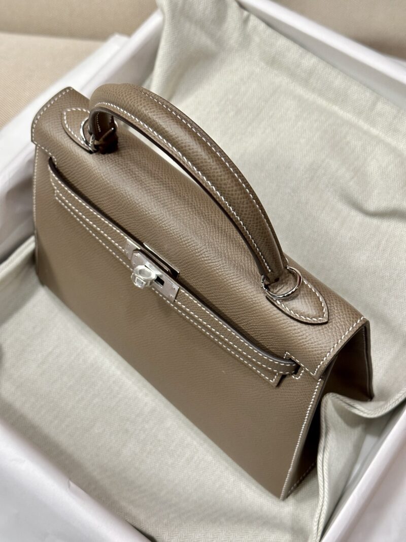 Hermès Kelly 25 Epsom Etoupe, Silver Silver Hardware - Image 2