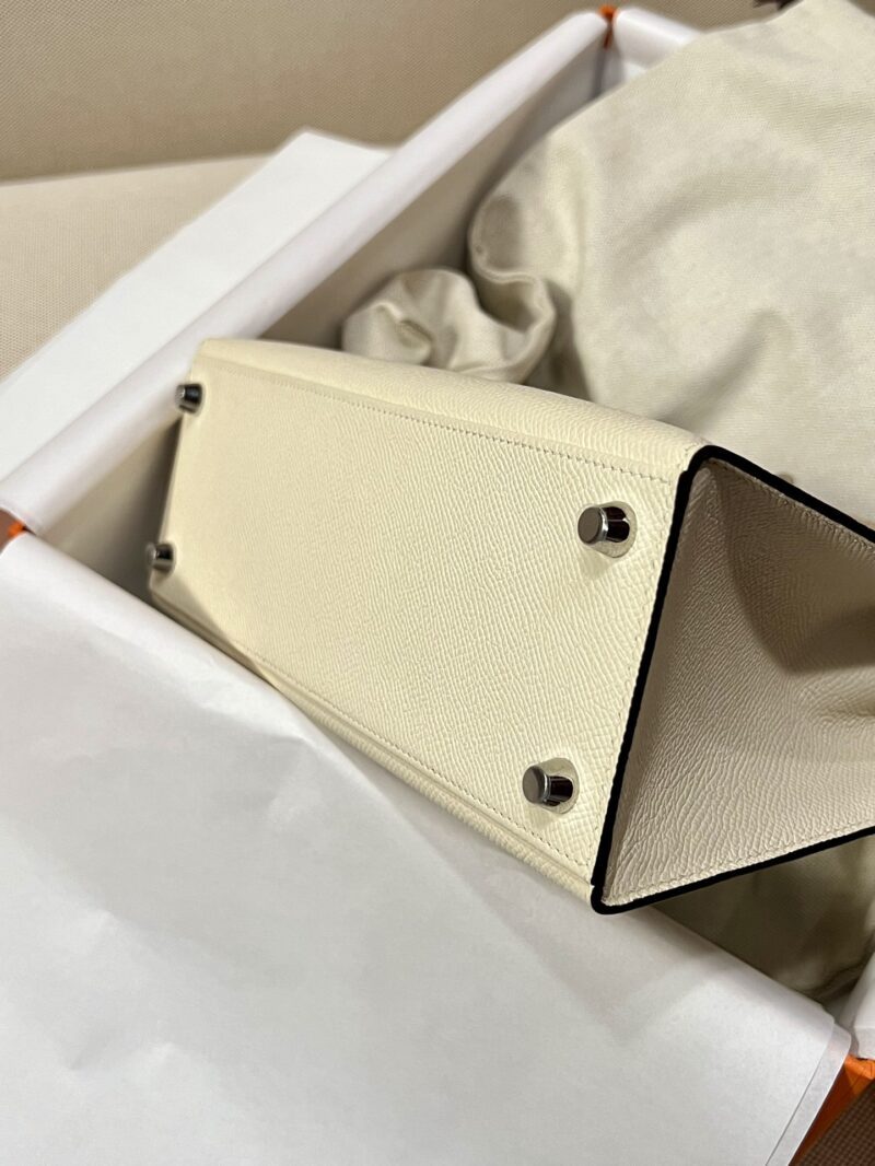 Hermès Kelly 25 Epsom Nata, Jaune Poussin, Sesame Silver Hardware - Image 5