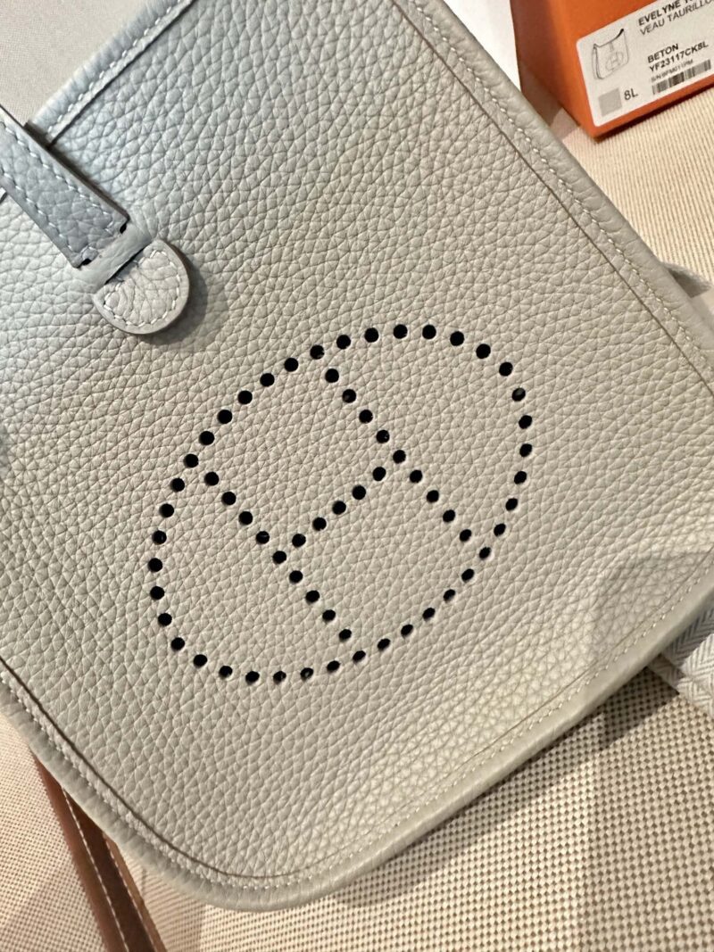 Hermès Mini Evelyne 16 Clemence Beton Silver Hardware - Image 4