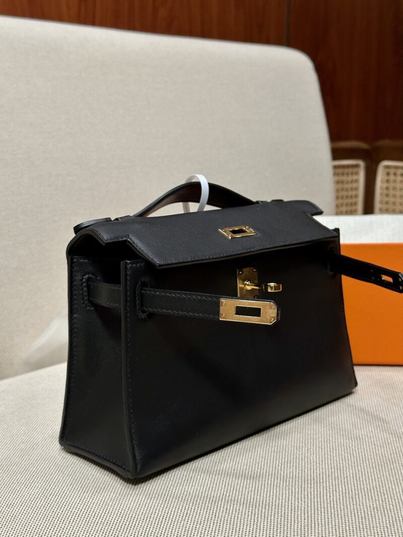 Hermès Kelly Pochette Noir Swift Gold Hardware