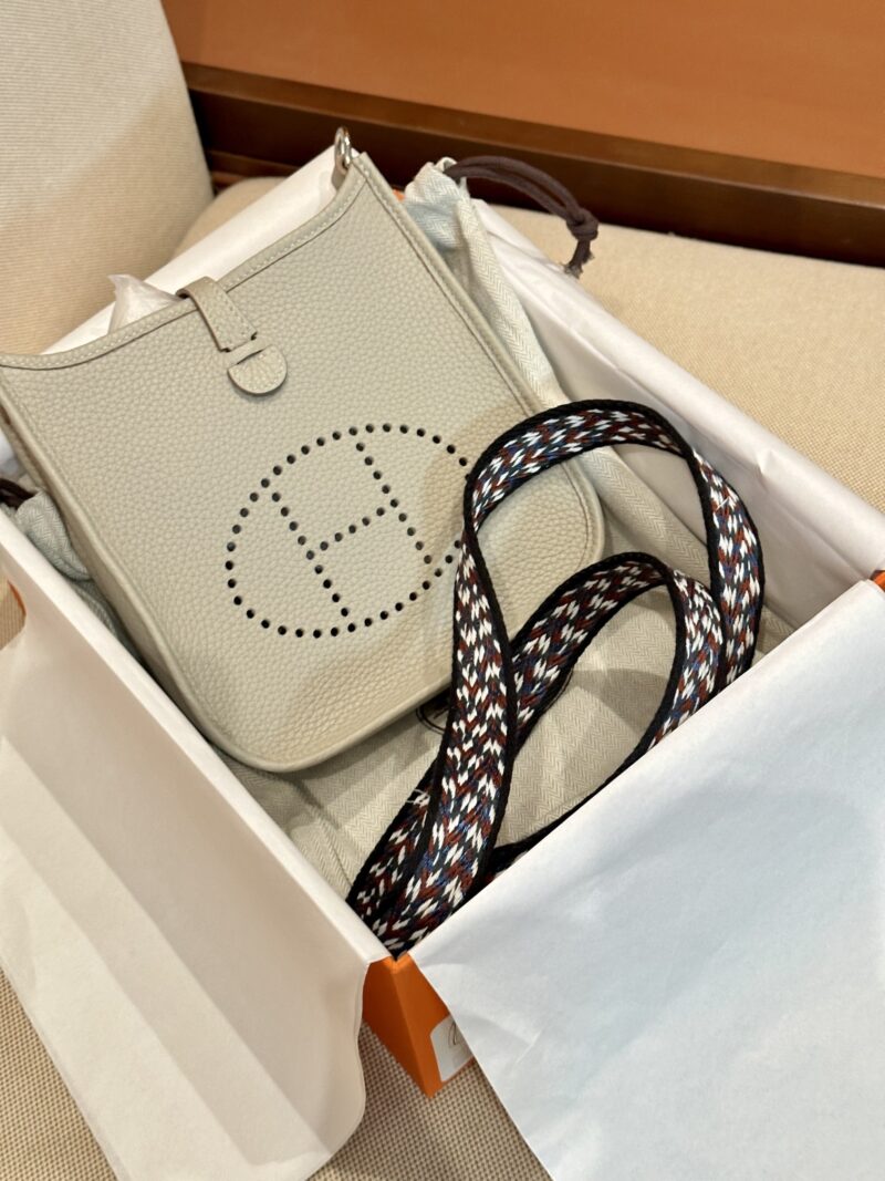 Hermès Mini Evelyne 16 Clemence Beton Silver Hardware - Image 4