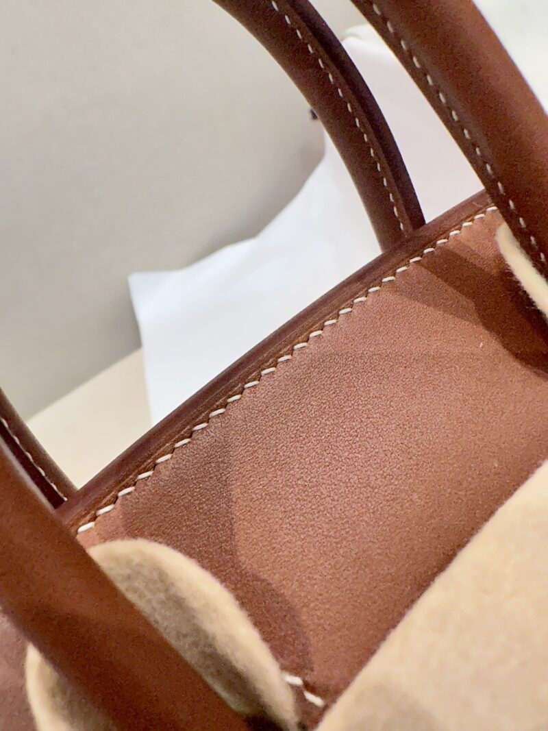 Hermès Birkin 25 Gold Barenia Gold Hardware - Image 16