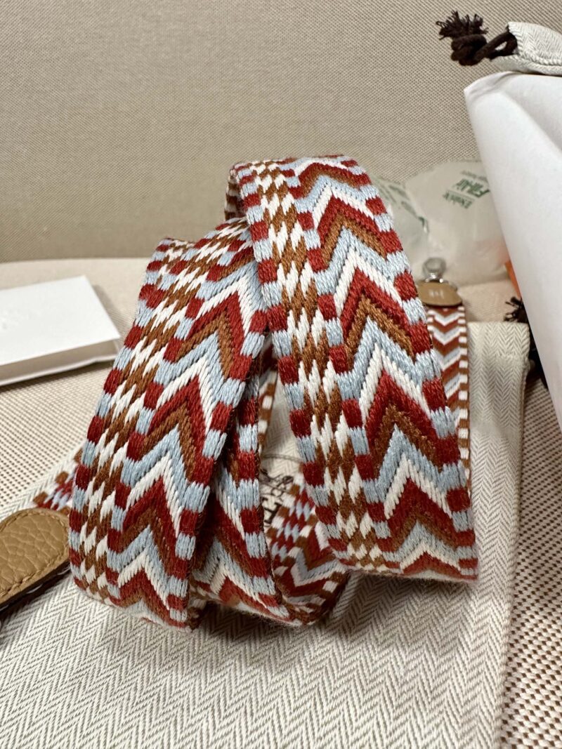 Hermès Mini Evelyne 16 Taurillon Clemence Biscuit Silver Hardware - Image 9