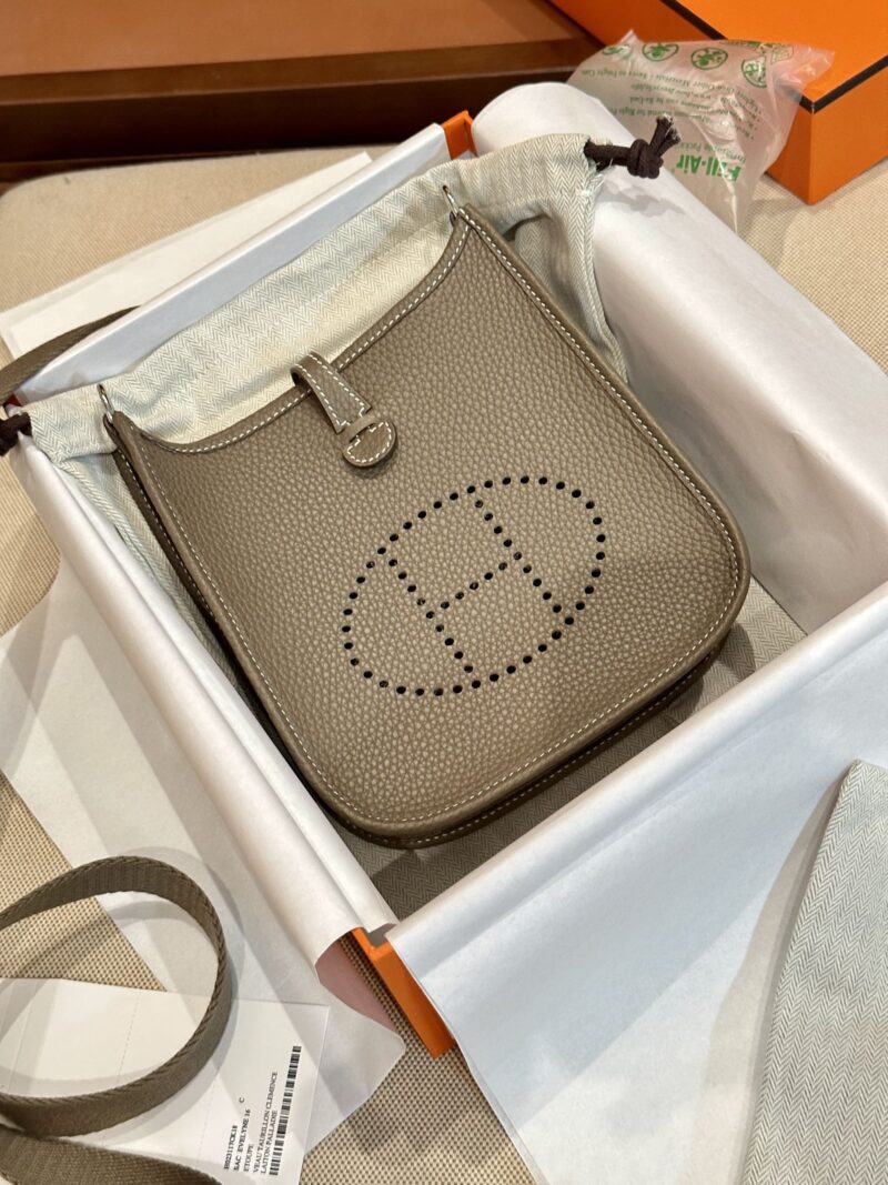 Hermès Mini Evelyne 18 Taurillon Clemence Etoupe Silver Hardware - Image 2