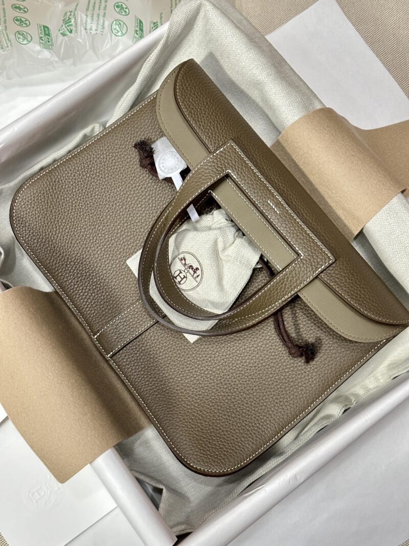 Hermès Halzan 31 Clemence Etoupe Gold Hardware - Image 2