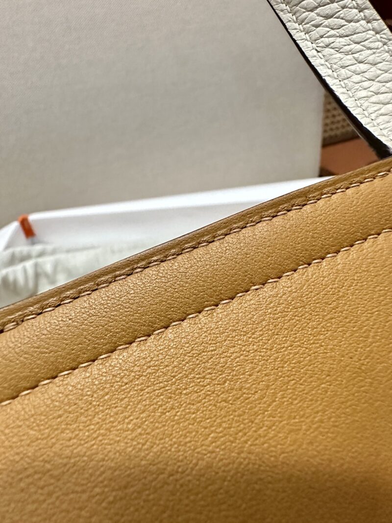 Hermès Halzan 25 Taurillon Clemence & Swift Nata & Sesame Gold Hardware - Image 7