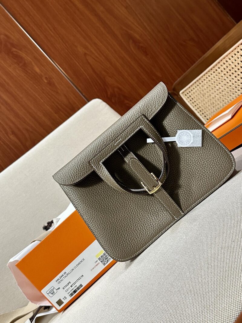 Hermès Halzan 25 Taurillon Clemence & Swift Etoupe Gold Hardware - Image 3