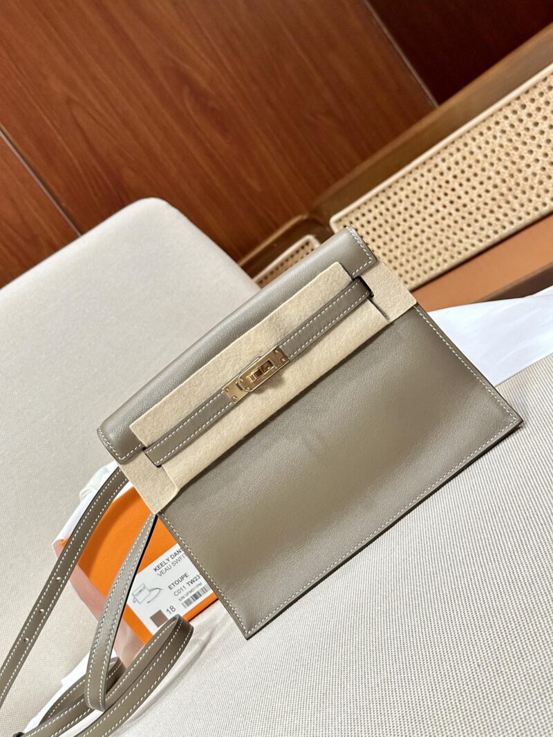 Hermès Kelly Danse 22 Swift Etoupe Gold Hardware - Image 2
