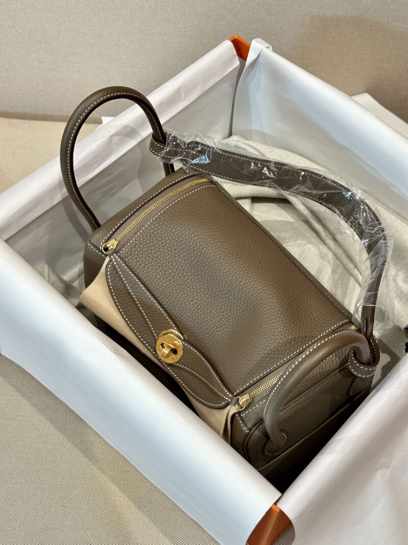 Hermès Lindy 26 Taurillon Clemence Etoupe Gold Hardware - Image 4
