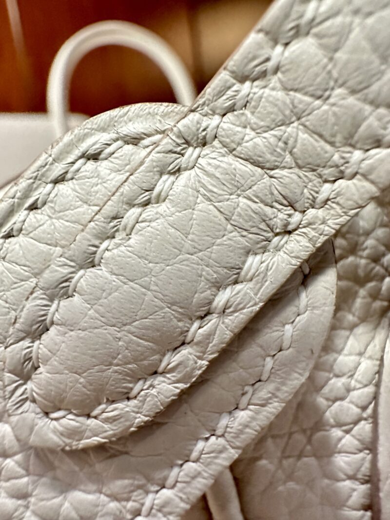 Hermès Lindy 26 Taurillon Clemence Craie Gold Hardware - Image 8