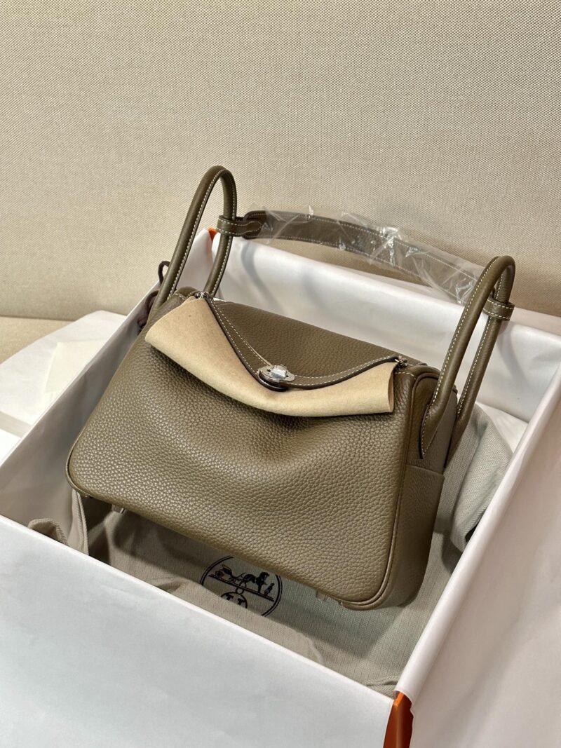 Hermès Lindy 26 Taurillon Clemence Etoupe Silver Hardware - Image 3