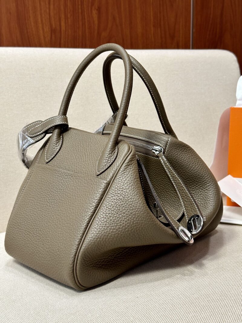 Hermès Lindy 30 Taurillon Clemence Etoupe Silver Hardware - Image 2