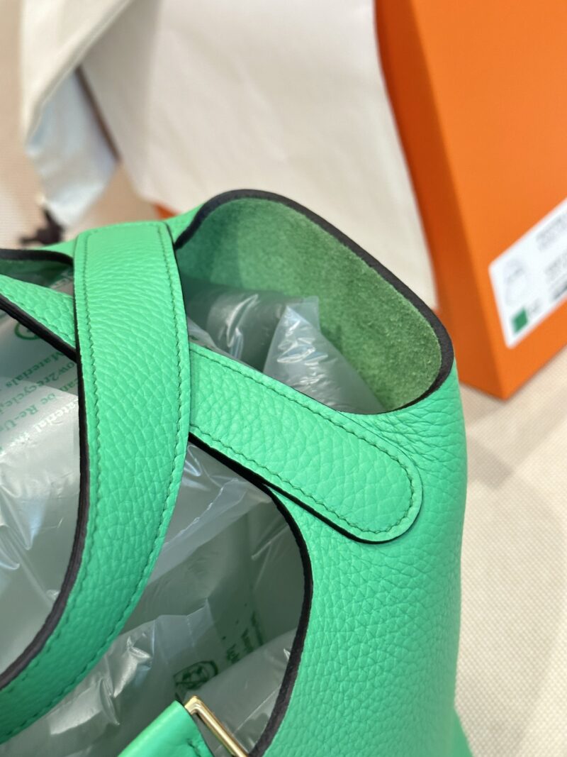 Hermès Picotin 18 Taurillon Clemence Vert Comics Gold Hardware - Image 4
