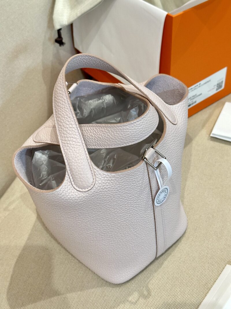 Hermès Picotin 18 Taurillon Clemence Mauve Pale Silver Hardware - Image 4