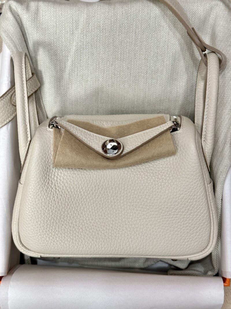 Hermès Mini Lindy 20 Taurillon Clemence Craie Silver Hardware - Image 2