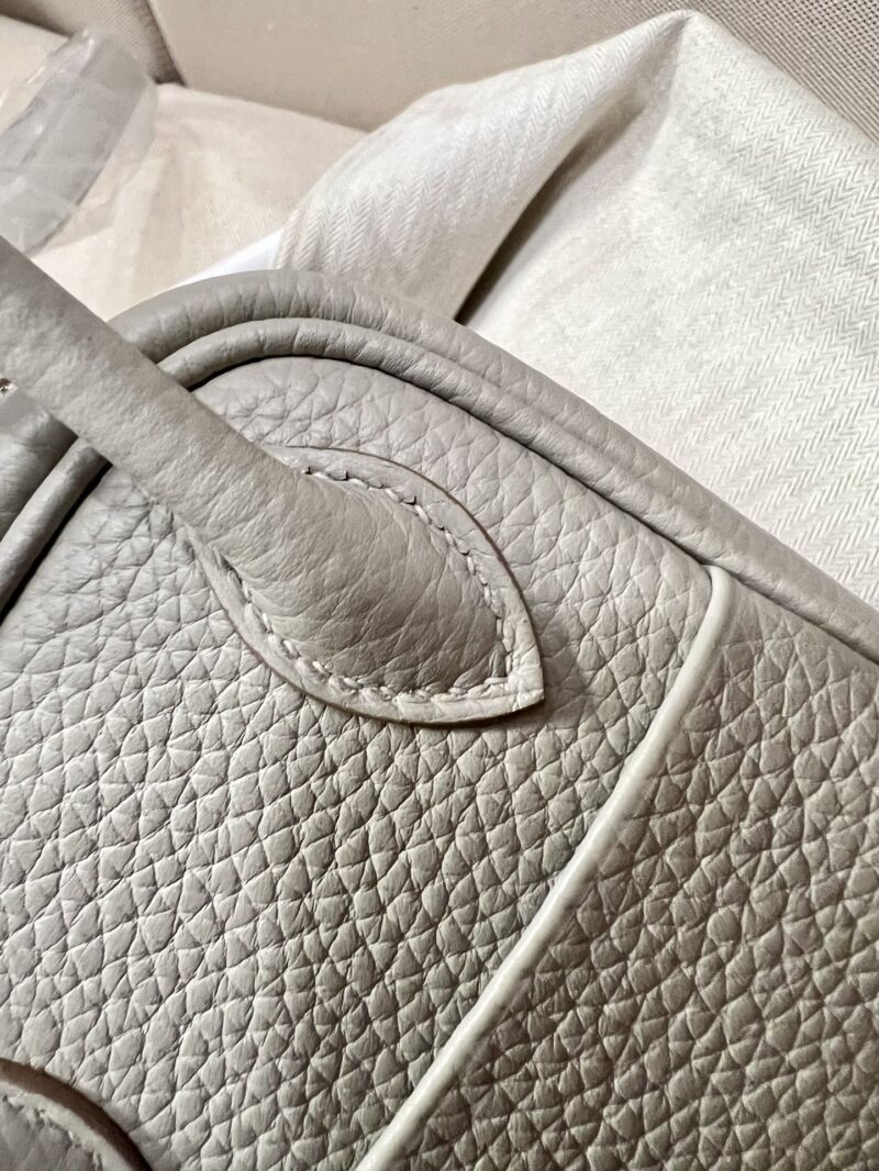 Hermès Mini Lindy 20 Taurillon Clemence Gris Pearl Silver Hardware - Image 7