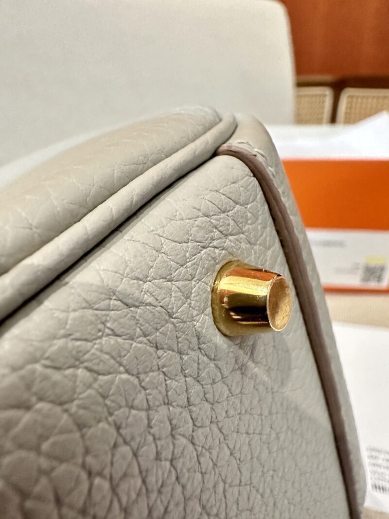 Hermès Mini Lindy 20 Clemence Gris Pearl Gold Hardware - Image 10