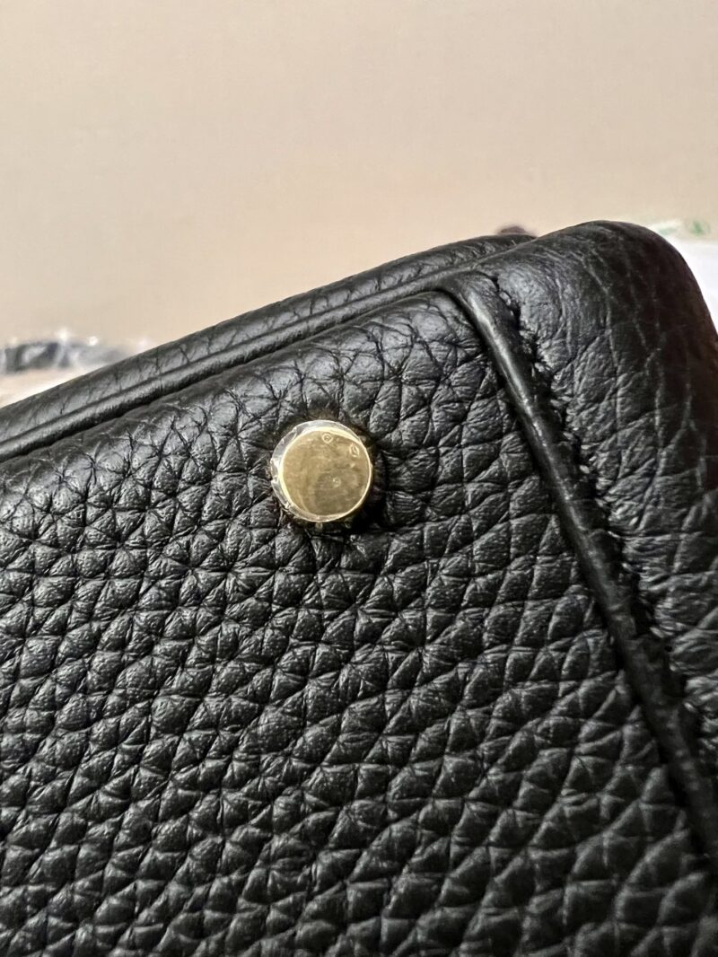 Hermès Mini Lindy 20 Taurillon Clemence Noir Gold Hardware - Image 9