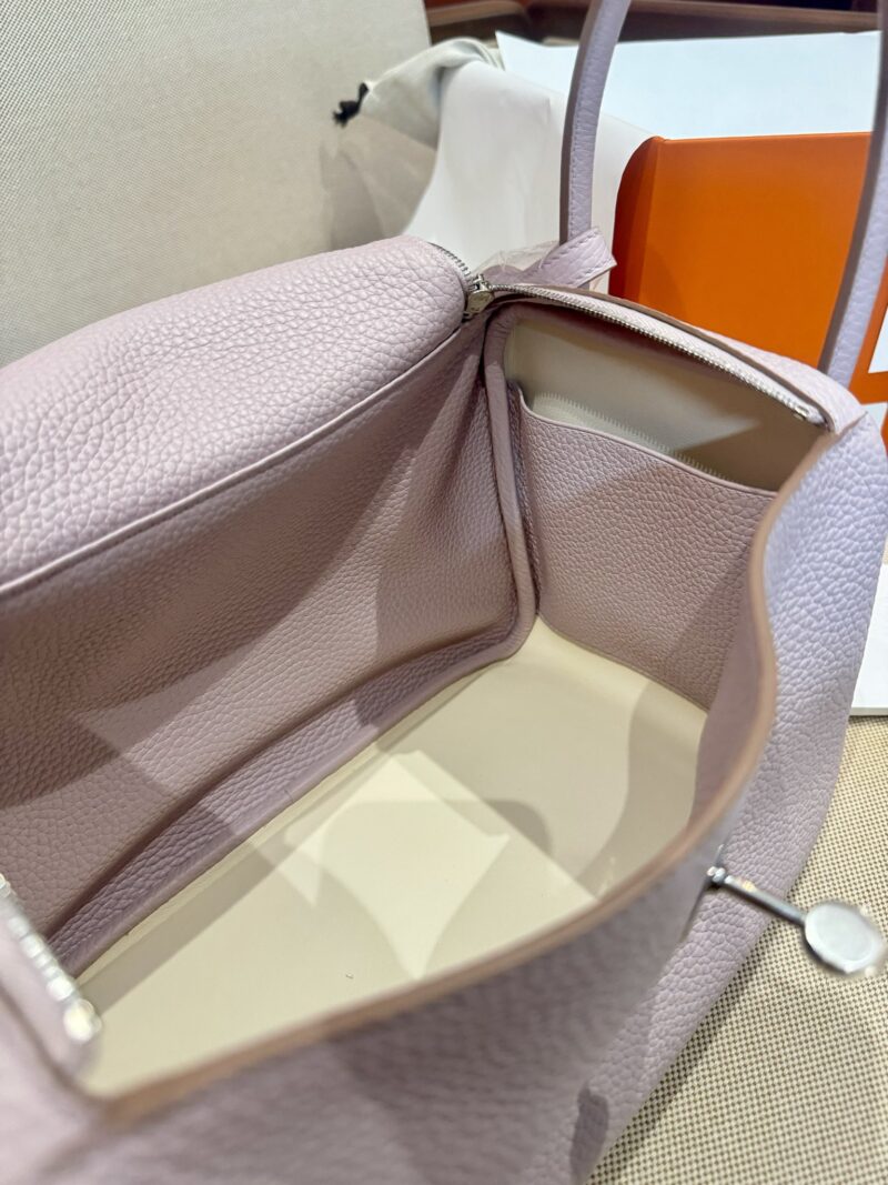 Hermès Lindy 26 Taurillon Clemence Mauve Pale & Nata Silver Hardware - Image 5