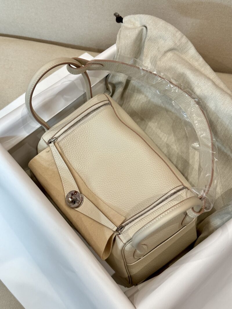 Hermès Lindy 26 Togo Craie Silver Hardware - Image 2
