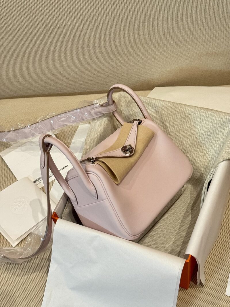 Hermès Mini Lindy 19 Swift Mauve Pale & Gold Gold Hardware - Image 2