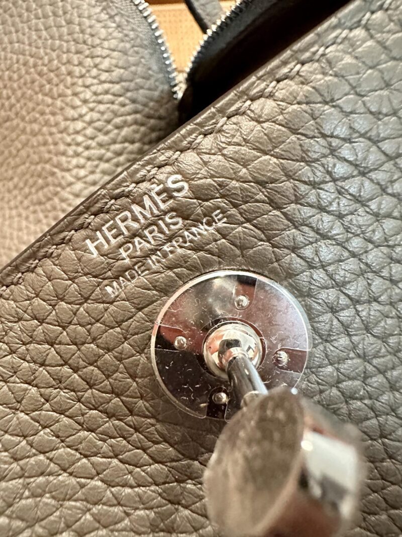 Hermès Mini Lindy 19 Taurillon Clemence Etain Silver Hardware - Image 9