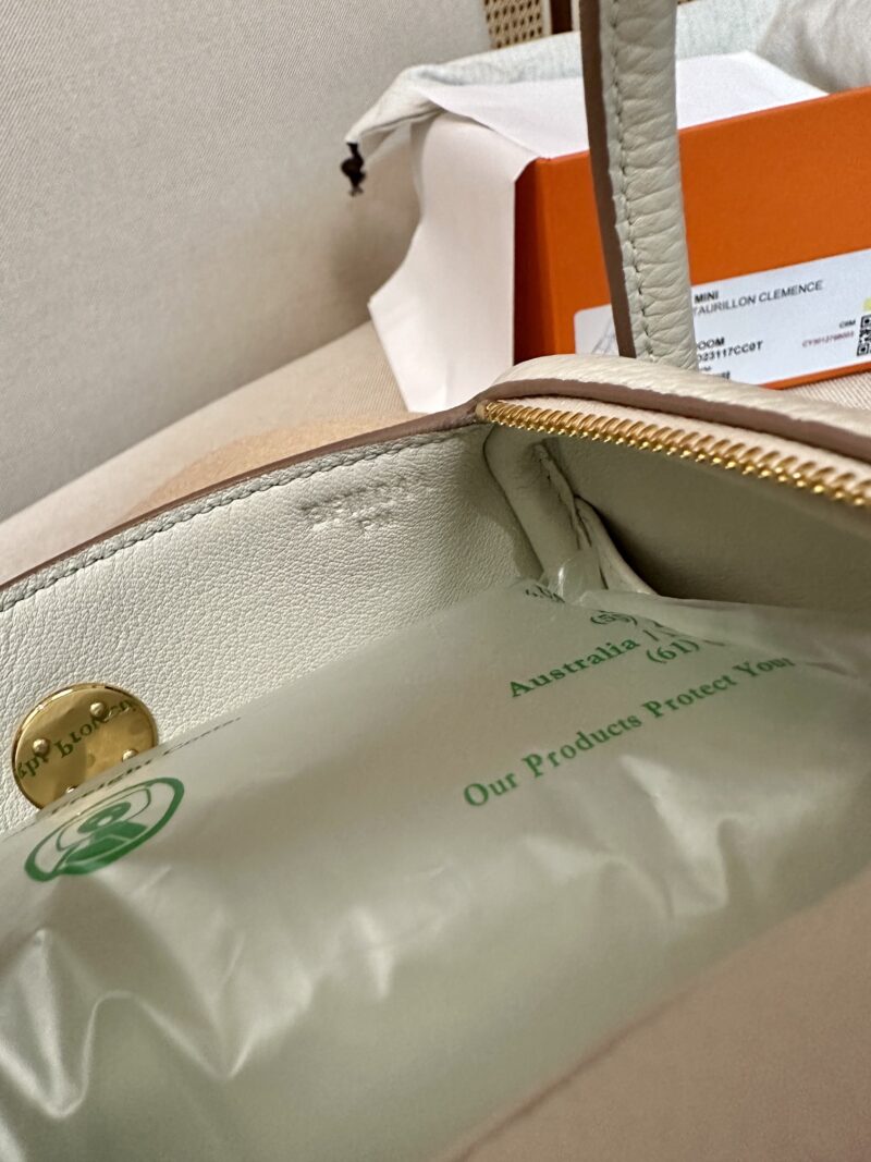 Hermès Mini Lindy 19 Taurillon Clemence Mushroom Gold Hardware