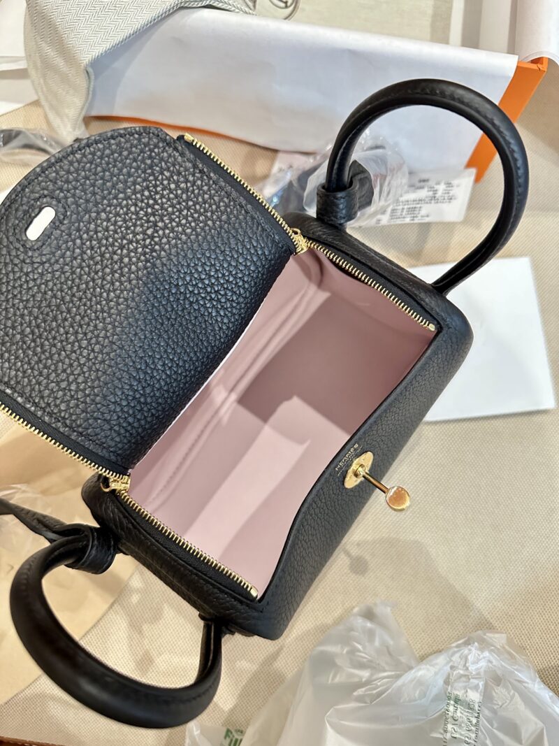 Hermès Mini Lindy 19 Taurillon Clemence Noir & Mauve Sylvestre Gold Hardware - Image 4