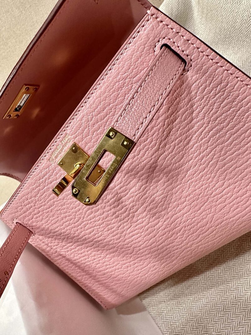 Hermès Mini Kelly 19 Chevre Rose Sakura Gold Hardware - Image 15