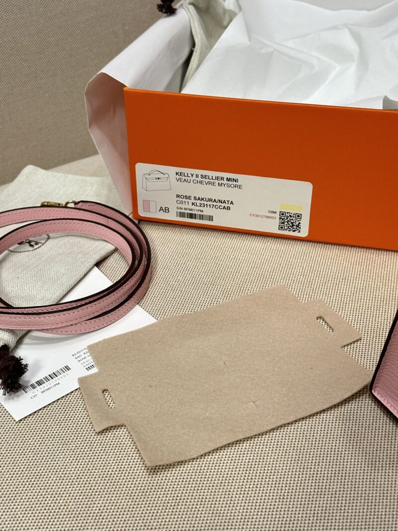 Hermès Mini Kelly 19 Chevre Nata & Rose Sakura Gold Hardware - Image 12