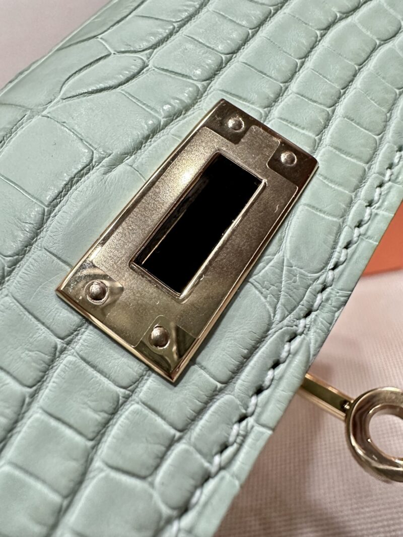Hermès Mini Kelly Matte Alligator Vert D'eau Gold Hardware - Image 14