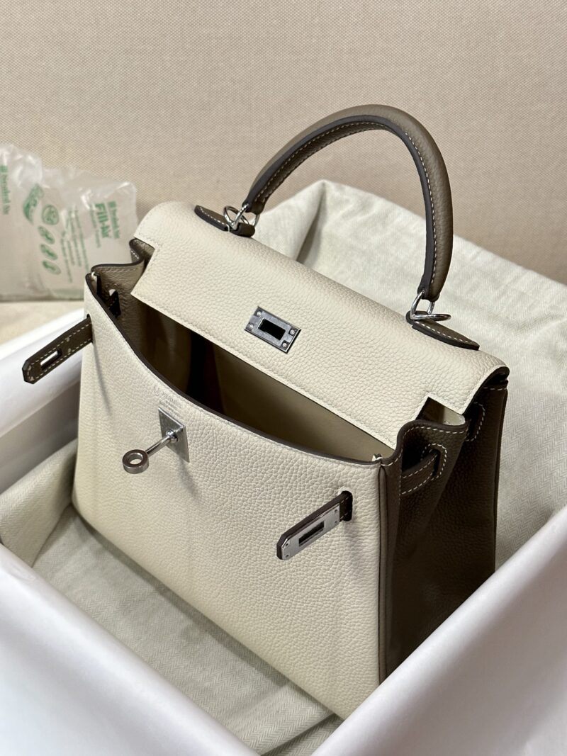 Hermès Kelly 25 Togo Craie, Etoupe Silver Hardware - Image 8