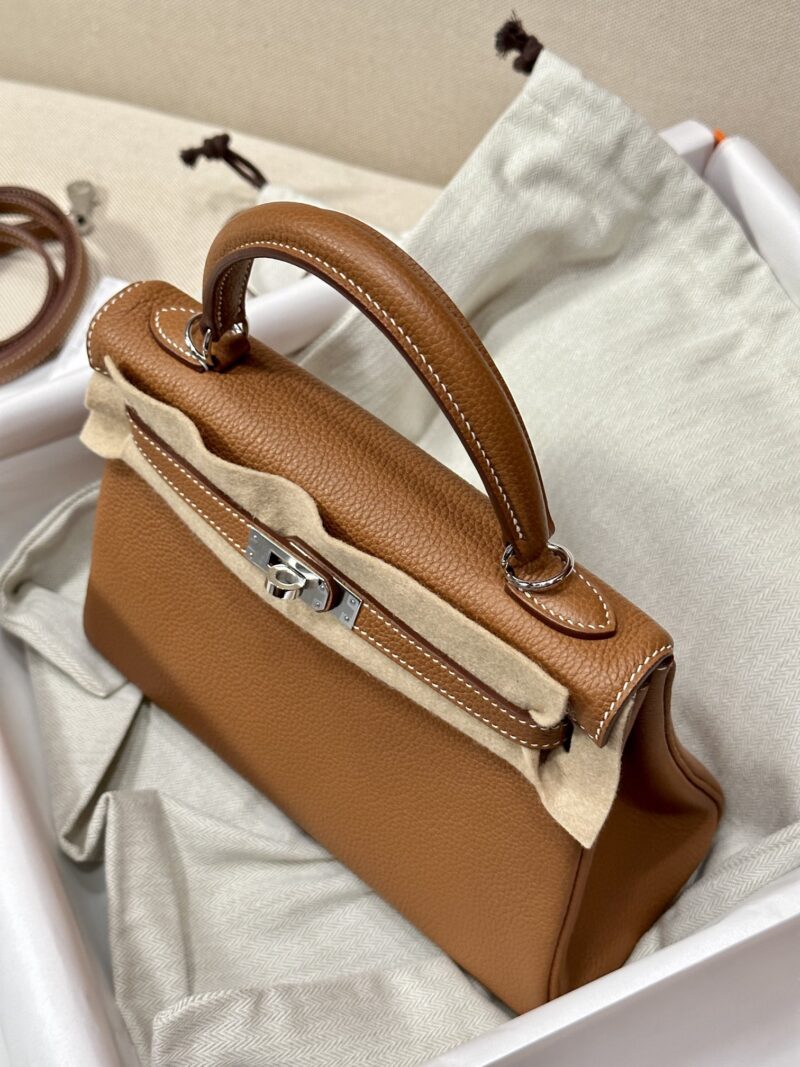 Hermès Kelly 25 Togo Gold Gold Hardware - Image 4
