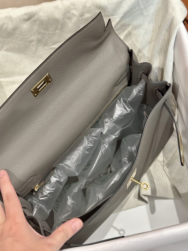 Hermès Kelly 35 Togo Gris Meyer Gold Hardware - Image 4