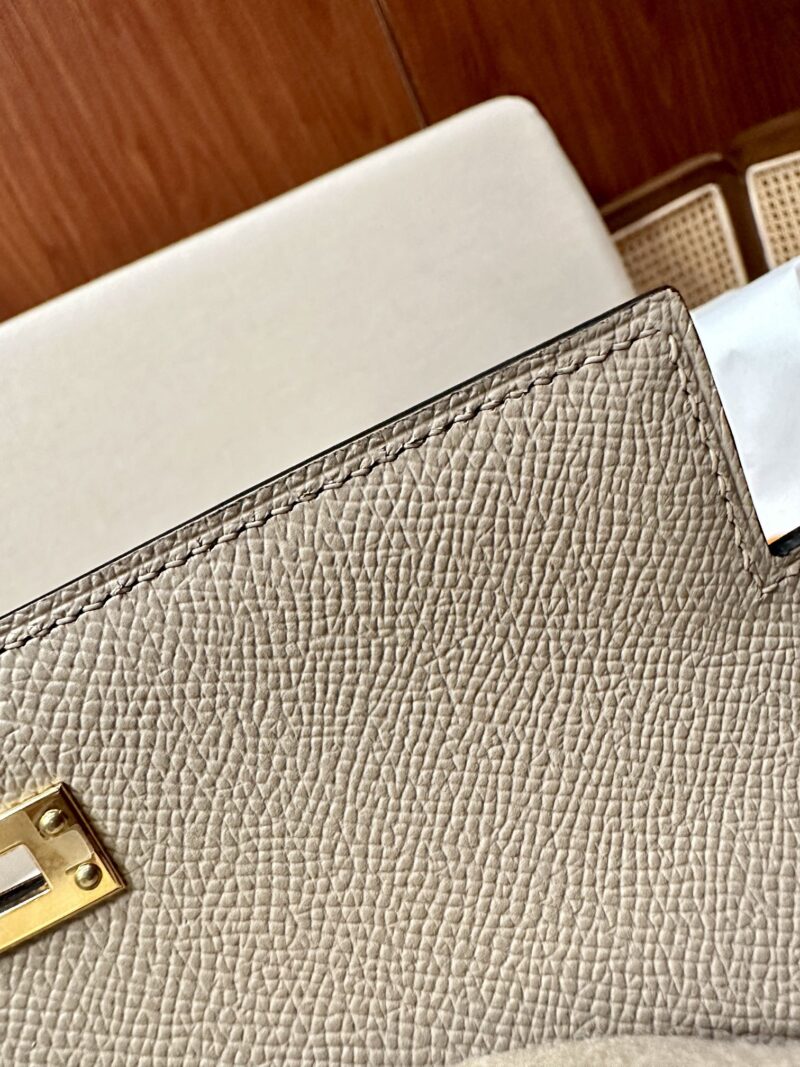 Hermès Kelly 25 Epsom Trench Gold Hardware - Image 9
