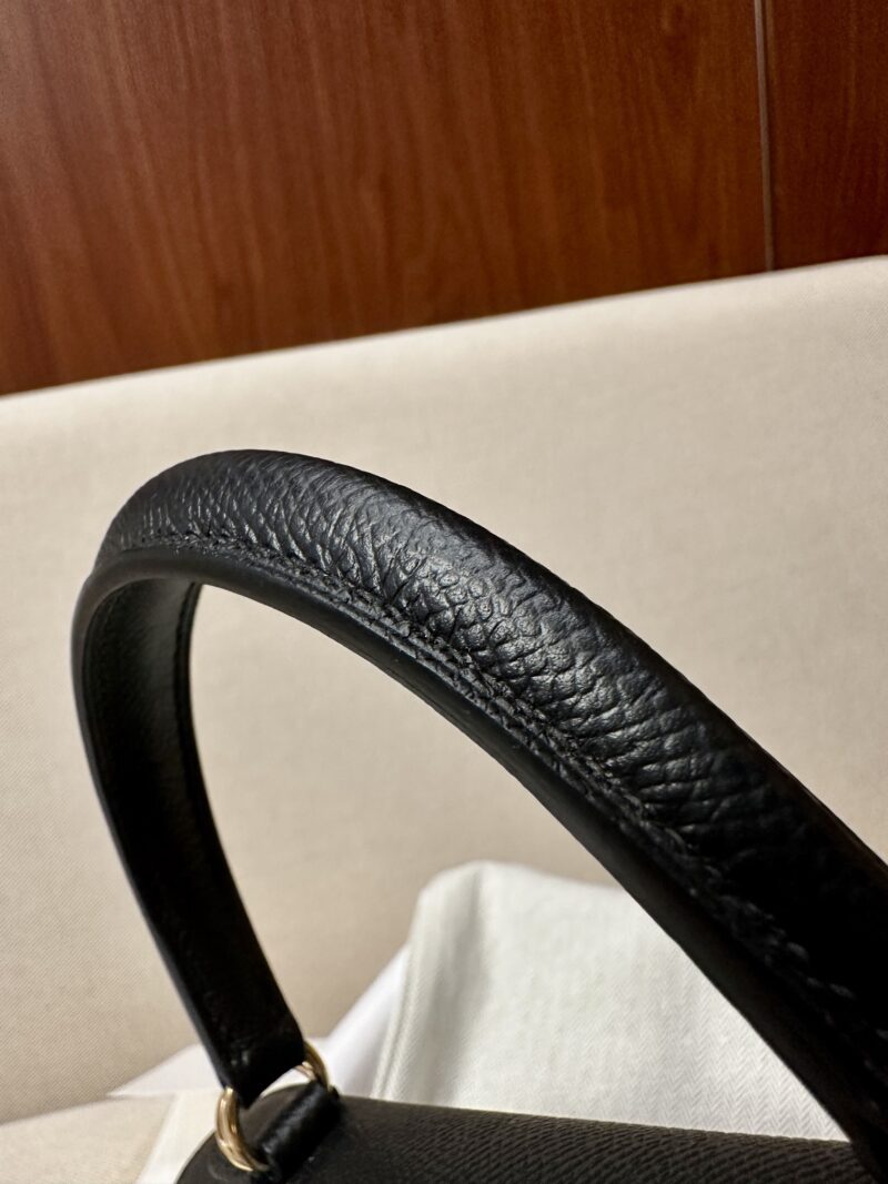 Hermès Kelly 25 Epsom Noir Gold Hardware - Image 22