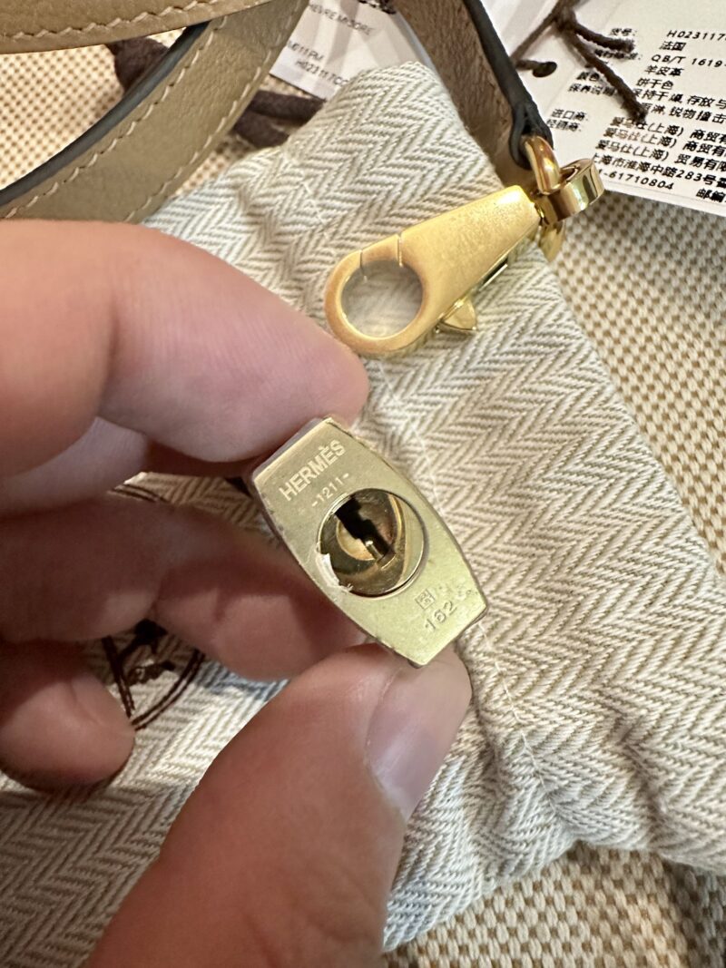 Hermès Kelly 28 Chevre Biscuit Gold Hardware - Image 16