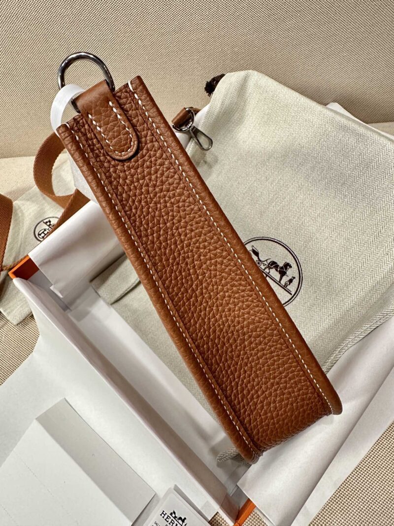 Hermès Mini Evelyne 16 Taurillon Clemence Gold Gold Hardware - Image 6