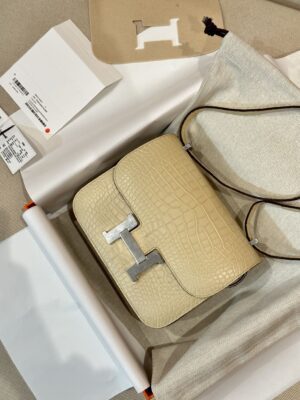 Hermès Constance 19 Vallina Matte Alligator Palladium Hardware