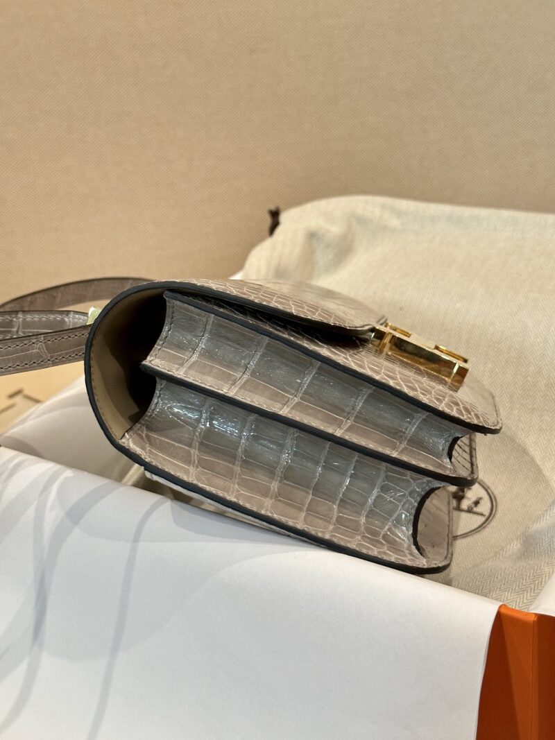Hermès Constance 19 Gris Tourterelle Shiny Crocodile Gold Hardware - Image 6