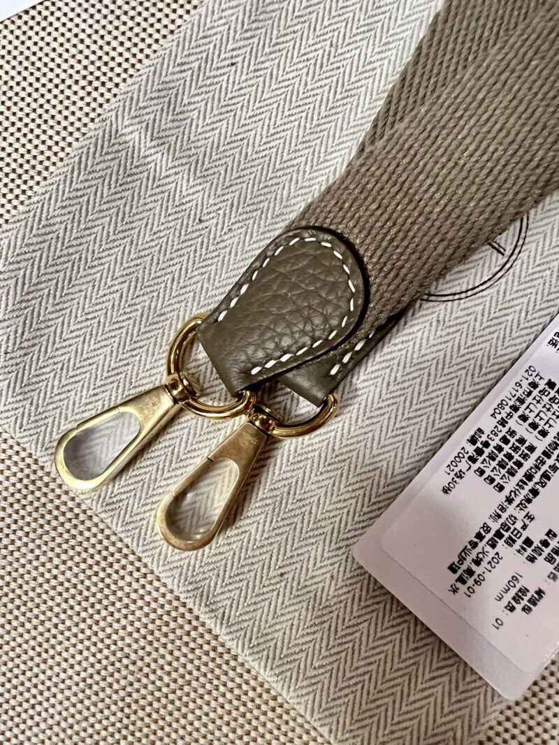 Hermès Mini Evelyne 16 Taurillon Clemence Etoupe Gold Hardware - Image 8