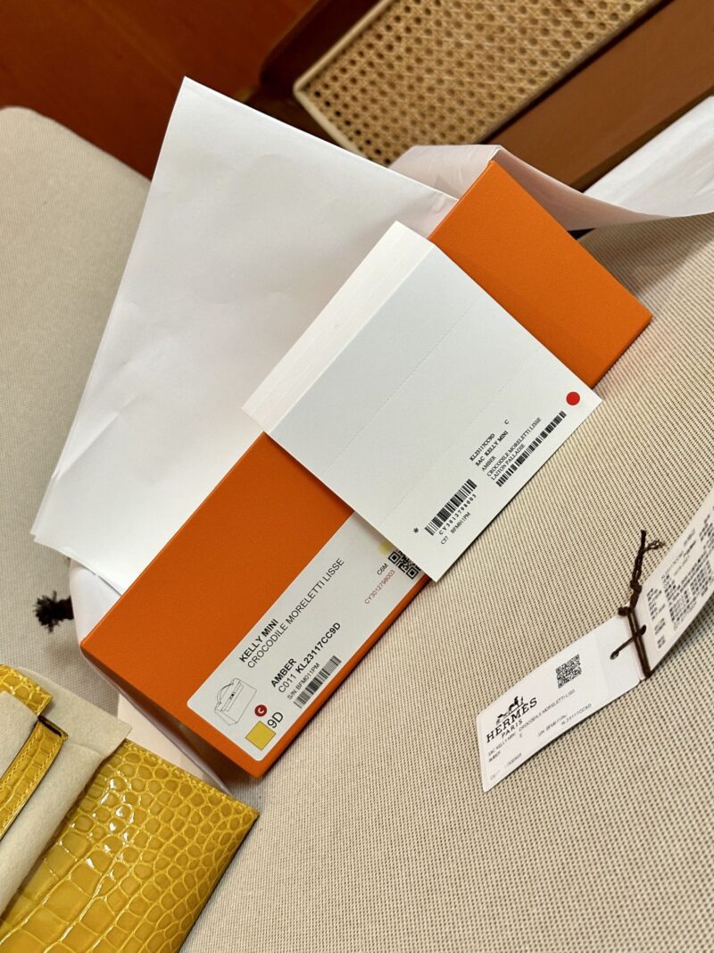 Hermès Kelly Pochette Crocodile Amber Shiny Alligator Gold Hardware