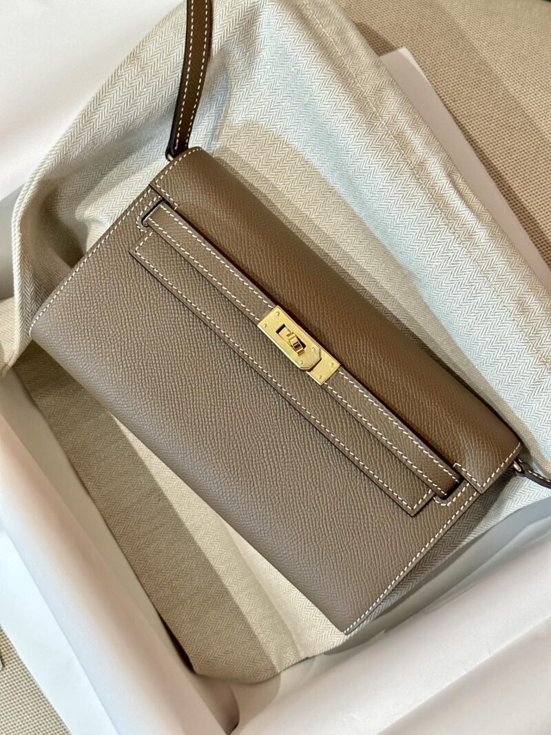 Hermès Kelly To Go Epsom Etoupe Gold Hardware - Image 2