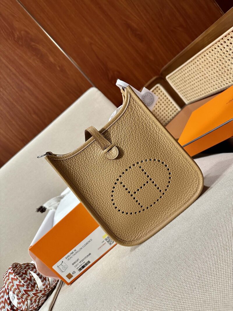 Hermès Mini Evelyne 16 Taurillon Clemence Biscuit Silver Hardware - Image 2